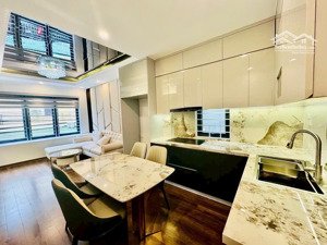 thạch bàn chỉ 9 tỷ có nhà 52m2-6 tầng thang máy-gara ô tô-ngõ thông-lô góc -full nội thất