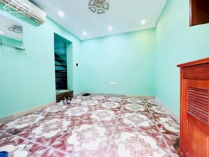 Bán nhà 3 tầng ngõ Hào Nam, 2.7 tỷ