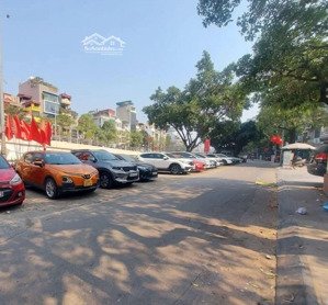 8,2 tỷ trần khát chân nhà mới xây đẹp long lanh từng cm, cách bãi ôtô và ô tô tránh chỉ 50m.