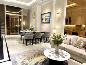 8 tầng thang máy- gara ô tô phố đàm quang trung. trước nhà 2 ô tô tránh nhau. kinh doanh đỉnh