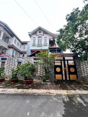 biệt thự ( nam long ) giáp gò vấp . giá: 16 tỷ 