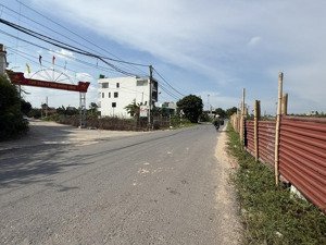 choáng! chỉ bằng nửa giá lô bên cạnh. bán 108m2 rộng 11m đất đấu giá chợ mới đông tảo, khoái châu