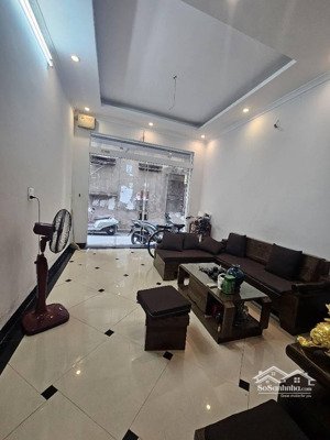 bán nhà giáp nhị , bờ sông sét, 10,8 tỷ, 40m2, 10m ra ô tô tránh, ngõ thông, rộng 2.5m.