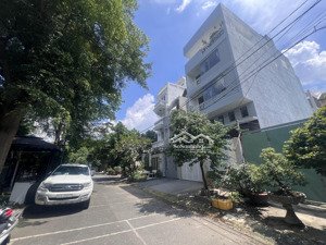 giảm 2ty bán nhà sau gigamall, xây 5 tầng, thang máy ngang 6m có công viên