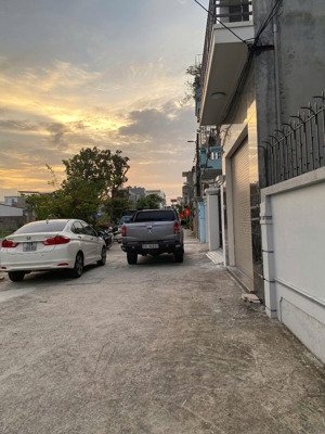 bán nhà 3 tầng phương khê đường 8m