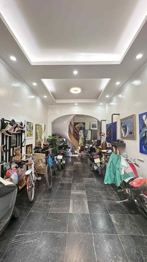 nhà mặt phố yên phụ nhỏ - sát hồ tây - vỉa hè đá bóng - dt 72m2 x 4 tầng - mặt tiền 4m - giá 34 tỷ