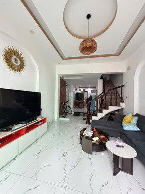 chính chủ cần bán gấp căn nhà 3.5 tầng đường nại tú 1 sát đương trần hưng đạo gần chợ an hải bắc...