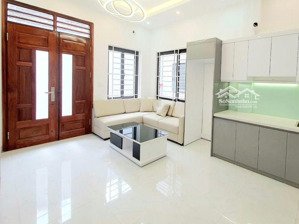 phân lô xã đàn, ô chợ dừa, 7 tầng thang máy. 1 bước ra ôtô, gần hồ, đường thông tứ tung