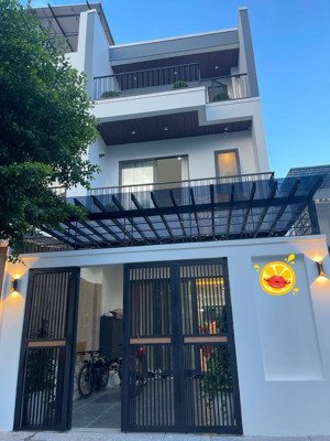 nhà mới 3 tầng mới 100% tại kdt mỹ gia thái hưng gần sông quán trường