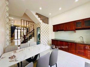 nhà shr 3tầng 4pn sáng thoáng, đường oto tránh, giáp thcs tô ngọc vân cách hhg 300m, btct kiên cố