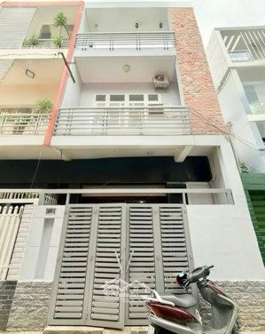 chú tiến kẹt tiền bán nhà đường kỳ đồng,p9,q3 giá4tỷ300/65,1m2 cho thuê 33 trgần bv tai mũi họng