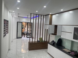 nhà lô góc 2 mặt tiền thoáng mát