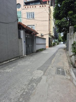 bán nhà ngọc thụy 51m xây 6 tầng . thang máy . ô tô đỗ cửa . full đồ . 2 thoáng . view công viên