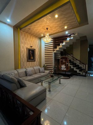 cho thuê nhà nguyên căn 1t2l đầy đủ nội thất ngay song ngữ lạc hồng