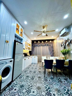 siêu nét gần sát trung tâm bệnh viện lớn trường học luôn ah