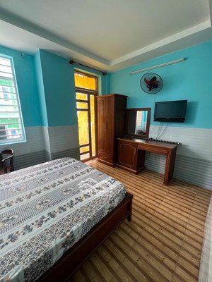 bán khách sạn đang kinh doanh, thu nhập cao, nội thất - tiện nghi cao cấp.lh điệp 