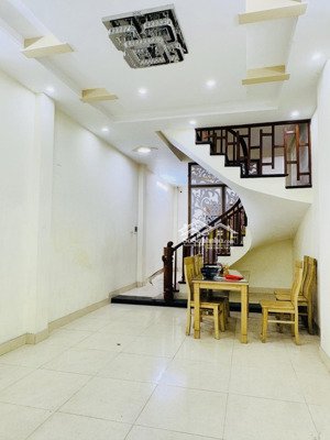 bán gấp nhà 45m2, 6 tầng trần quốc hoàn, cầu giấy, ngõ ô tô tránh, kinh doanh, 2 thoáng, 18,6 tỷ