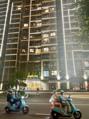 bán shophouse mặt sảnh 40 toà nhà đi qua thanh toán 12,4 tỷ nhận shop cho thuê ngay 45 triệu/tháng