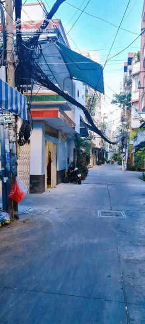 q4 căn góc 2mt 6m xe tải quay đầu. 2 tầng btct hoàn công đủ. ban công ra được 1m. giá 5.5 tỷ