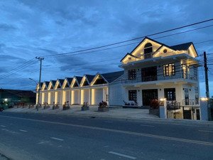 cho thuê villa mặt tiền 223 mai anh đào, p.8, đà lạt. dt 10x8m. hầm 3 lầu. giá 45tr