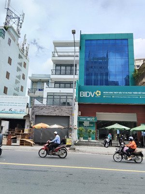 nhà mt hậu giang ngang 5,4 x22m, xây 6 tầng .có thang máy