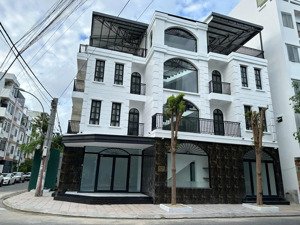 cho thuê căn nhà 4 tầng góc 2 mặt tiền khu acc vườn xoài, nha trang dt: 9*15m ,131m2 bám đường 22m