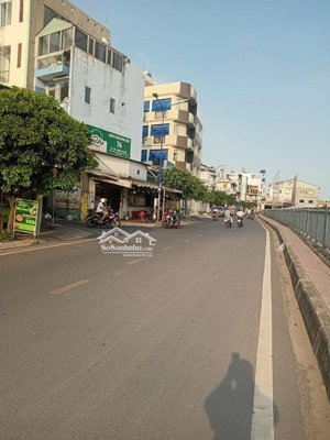 bán đất mặt tiền kênh nước đen -dt: 9x10m cấp 4 đang cho thuê. giá: 9tỷ tl