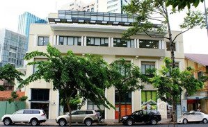 cho thuê toà nhà 4.000m2 , 2 mặt tiền hàm nghi q1 ,giá thuê chỉ 390.000đ/m2