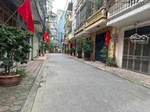 bán nhà ngay sát phố sài đồng ô tô tránh, vỉa hè khu vực sầm uất tràn ngập tiện ích