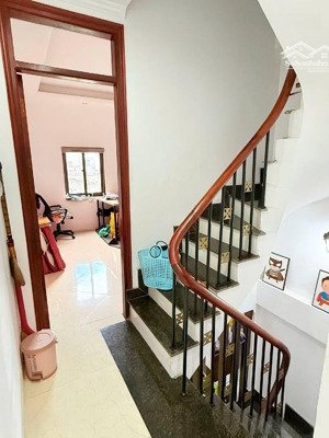 bán nhà thanh am 42m 5 tầng đường 5m vị trí đắc địa