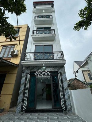 tuyệt phẩm xây độc lập tại đông la, ngõ thông ôtô đỗ cách vài bước chân đảm bảo không có căn thứ 2