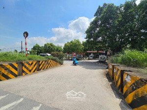 bán gấp đất đẹp dt 46m2 giá nhỏ xinh chỉ 3.5 tỷ, ô tô đỗ cổng giang biên