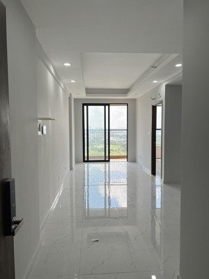 chủ nhà cho thuê gấp căn hộ 2 phòng ngủ opal skyline giá chỉ 5tr/tháng.