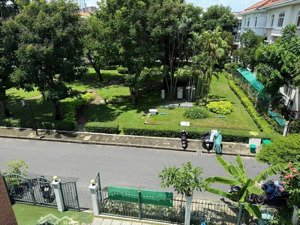 bán nhanh biệt thự tứ lập, view công viên giá tốt nhất hiện tại phú mỹ hưng quận 7