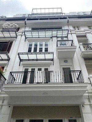 cho thuê nhà tại 90 nguyễn tuân, nhân chính, thanh xuân thang máy thông sàn 80m2 x 5t gía 48tr