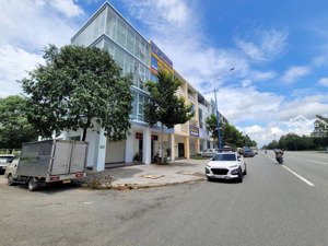 gấp nhà góc 3 mặt tiền đường lê lợi, thành phố mới, bd 4 tầng 5 phòng ngủ đang cho thuê 28tr