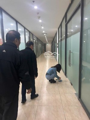 chính chủ gửi bán sàn văn phòng d2 giảng võ - 304,4 m2 - giá 80tr/m2 - lh 
