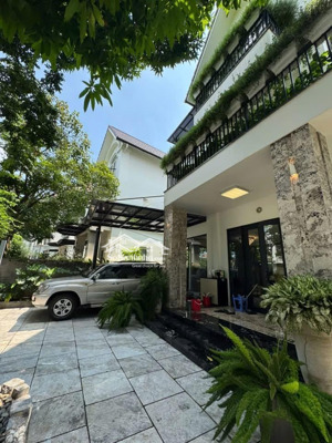 bán nhanh bt vinhomes riverside 305m2 sông đẹp, về ở luôn. giá 82 tỷ