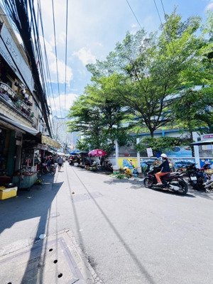 bán nhà lô góc -mt chợ-võ duy ninh-75m2- 2tầng-dòng tiền 36tr/th-giá 15.9tỷ( tl)