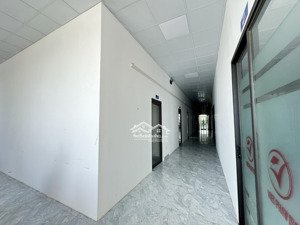 cho thuê toà nhà 5 tầng đã ngăn sẵn phòng, đầy đủ trang thiết bị phù hợp trung tâm xkld tại hà đông