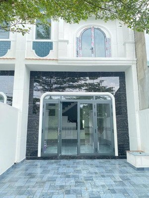 bán căn nhà mới xây 1 trệt 1 lầu, 3pn 2wc - đức hòa - long an