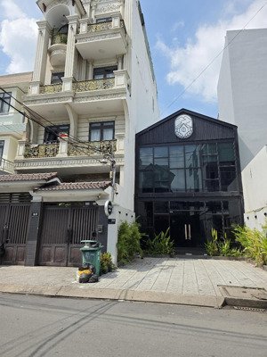 chính chủ cần bán nhà mặt tiền đường 297 gần đại học văn hóa đỗ xuân hợp chỉ 16 tỷ tl