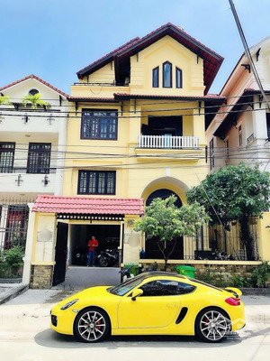 biệt thự nằm ngay nguyễn văn hưởng, thảo điền, q2, hcm vị trí đắc địa dtsd 600m2 - giá: 69 triệu