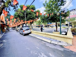 chính chủ giảm 2 tỷ bán nhà lô góc nghĩa tân cầu giấy 3 thoáng,ngõ thông ô tô vào nhà,cách phố 20m