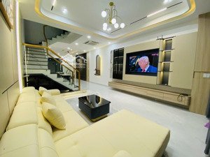 siêu phẩm nhà xây mới 100% thiết kế 3 tầng + tum , full nội thất đầu tư bài bản