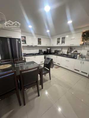 mặt tiền năm châu đối diện trung tâm giáo dục thường xuyên dt: 4x17 1 trệt 1 lầu đang kinh doanh cf