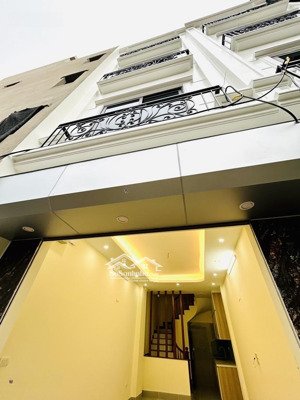 nhà mới kính koong - gần phố - ô tô vào nhà - full công năng - nhiều tiện ích xung quanh