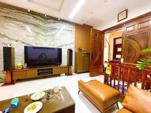 bán nhà riêng tại hoàng hoa thám, 9,4 tỷ, 43 m2, 6pn, 4wc, pháp lý đầy đủ