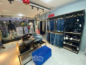 chủ thiện chí có giá tốt. gả nhanh nhà 3 tầng + 1 lửng mt ngô gia tự ngay trung tâm hải châu.