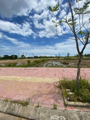 lô đất mặt tiền vị trí đẹp 150m2(6x25), cách hội an 3p di chuyển, giá chỉ 2 tỷ 4